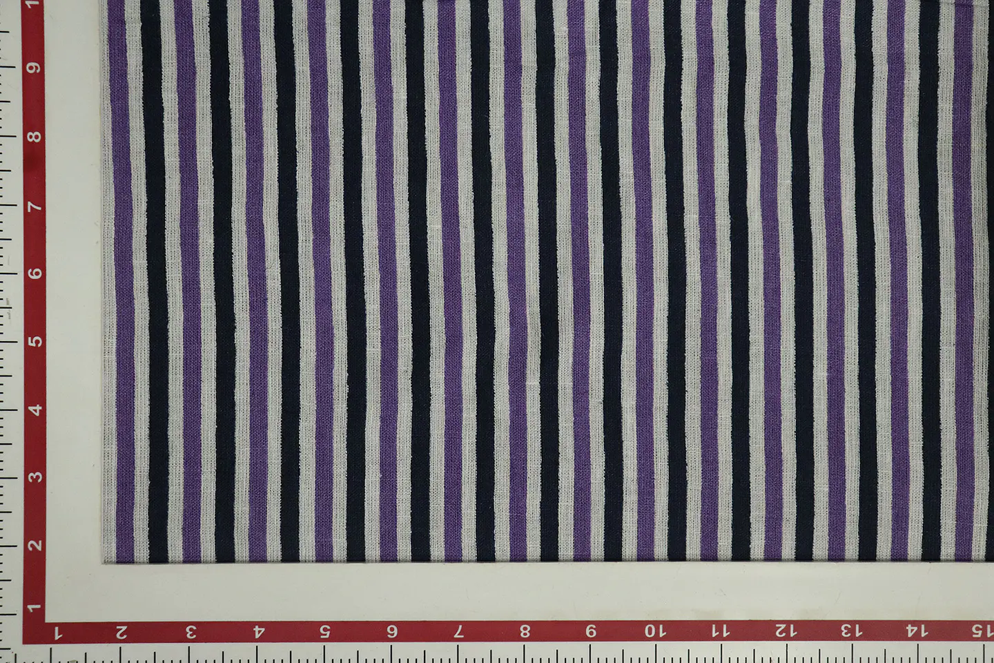 Tela de Lino 100% Natural Estampado – Blanco, Morado y Azul Marino 2