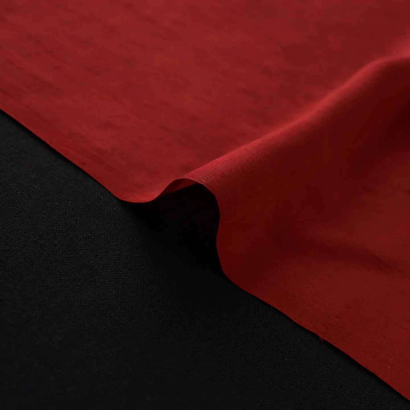 Tela de Seda de Morera 100% Natural Tejida a Mano – Rojo Carmesí 3