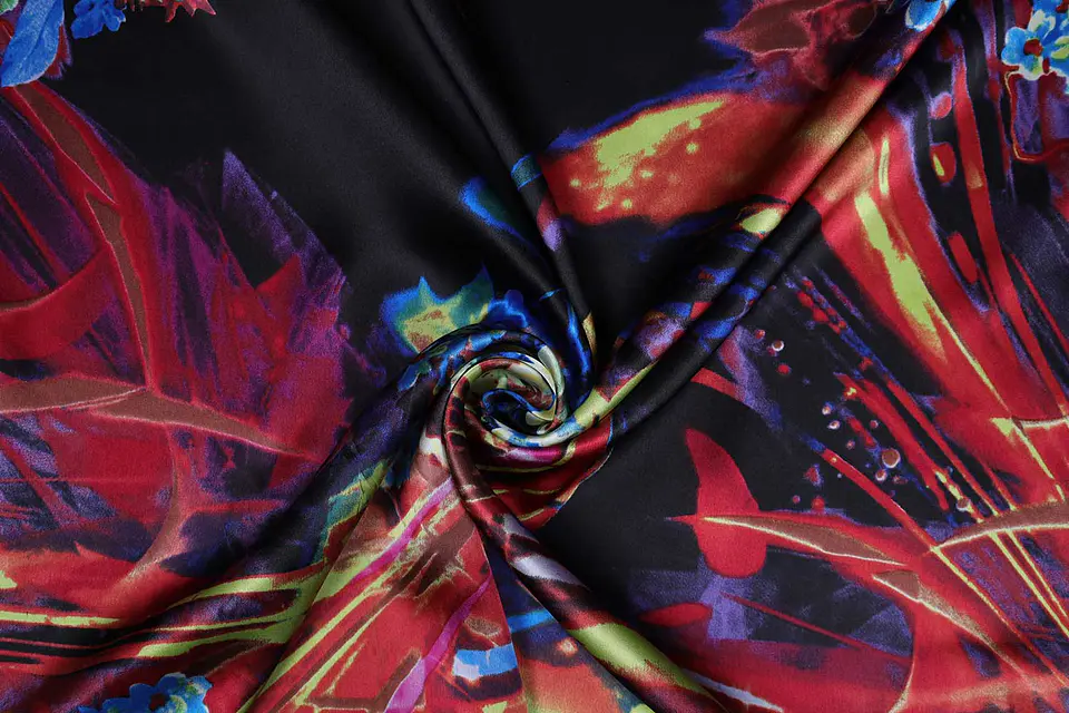 Tela de Seda Satén 100% Natural Estampada – Negro 1