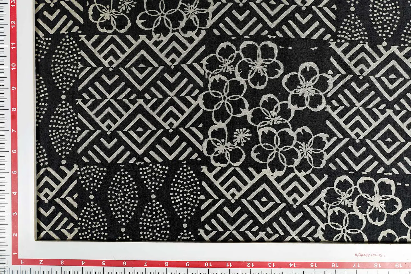 Tela de Seda Dupion 100% Natural Estampada en Bloques – Negro y Blanco Hueso 2