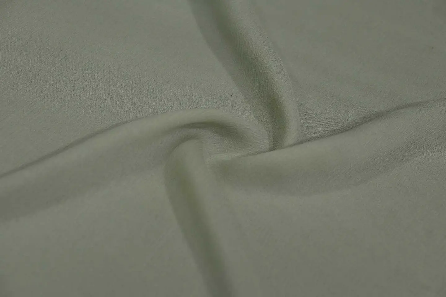 Tela de Seda Chifón 100% Natural Arrugada – Gris Claro 1