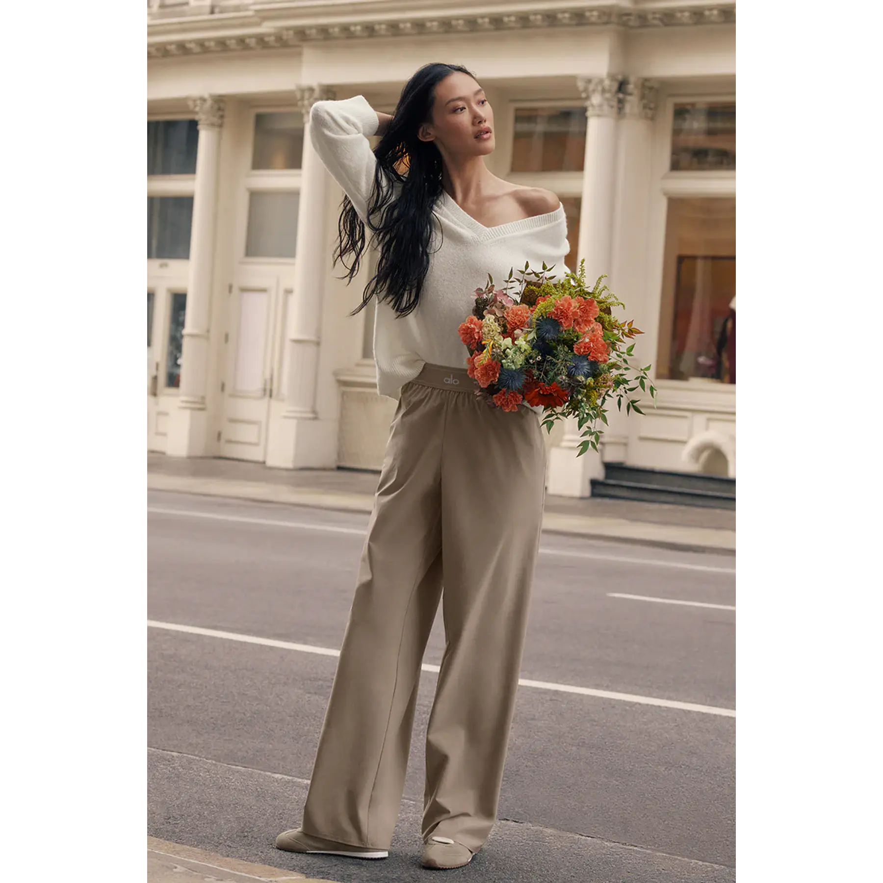 ALO YOGA - Suit Up Trouser (Long) - Gravel