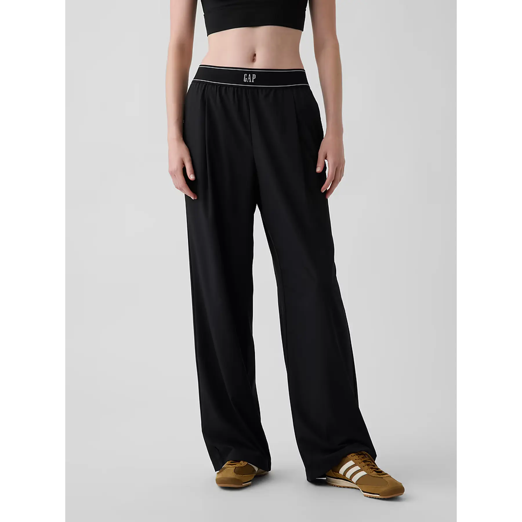 GapFit Pleated Easy Logo Pants