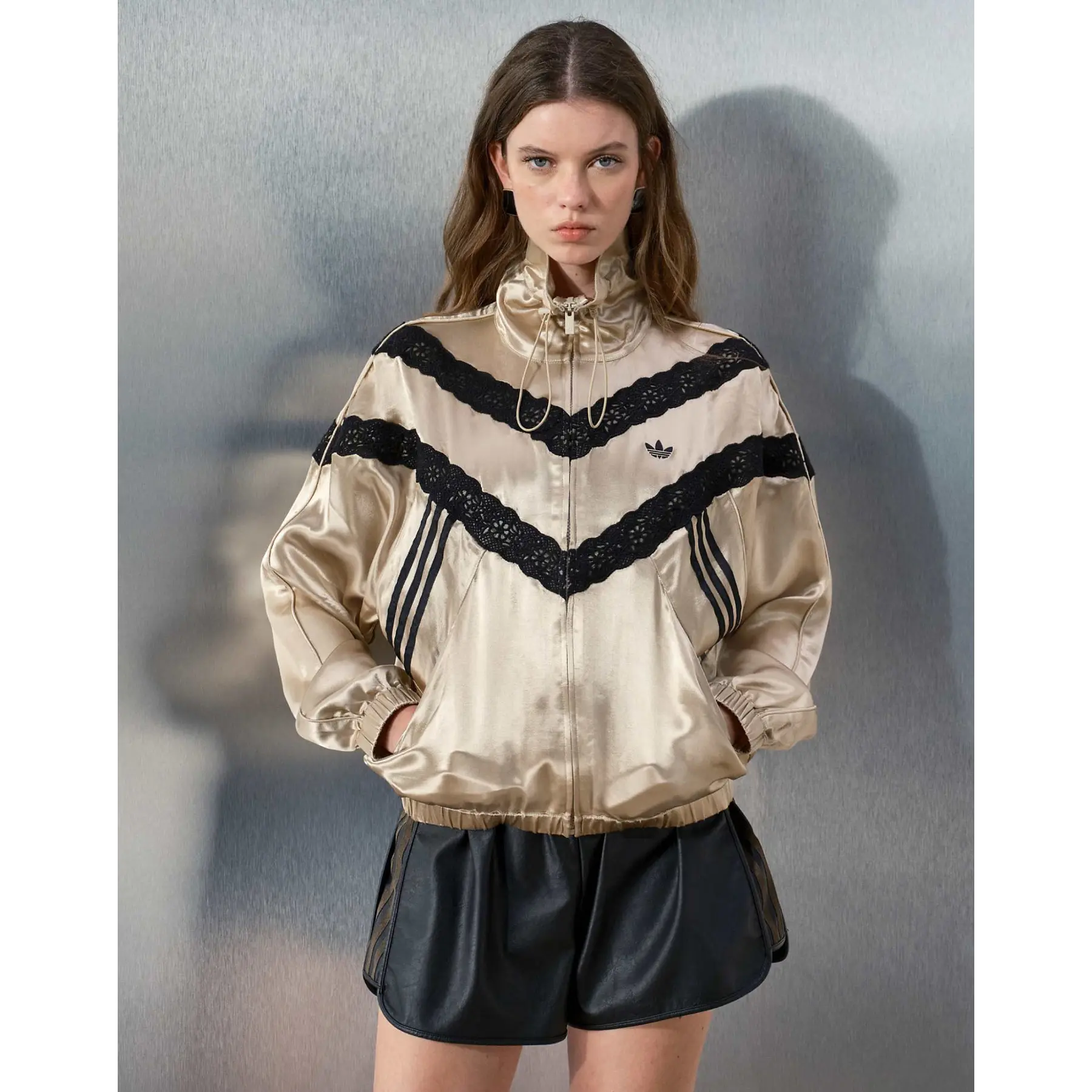 ABONO INDIGO STORE (IMPORTANTE: ADIDAS X ASOS - Track jacket will lace stone (Talla: XS) $239.990)