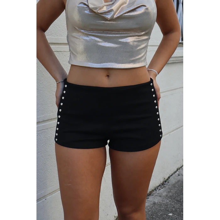 Microshort gamuza tachas black 1