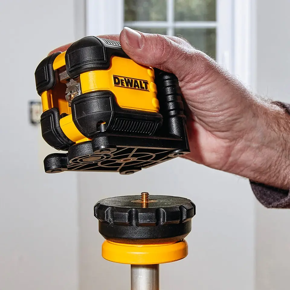 NIVEL LÁSER DE LÍNEA CRUZADA VERDE DW08802CG DEWALT 4