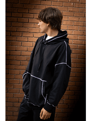 Polerón Negro con Costuras Blancas