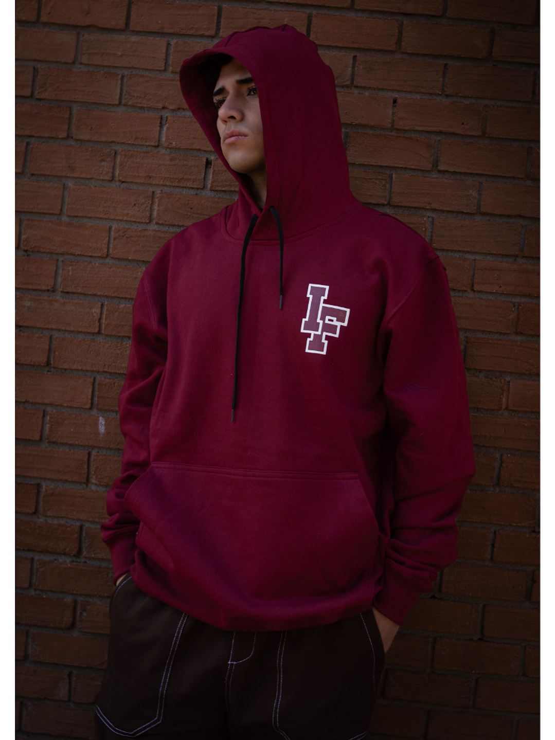 Polerón Urbano Burdeo con Capucha y Logo IF 1