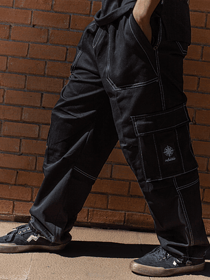 Pantalón Cargo Ancho con Costuras Blancas 