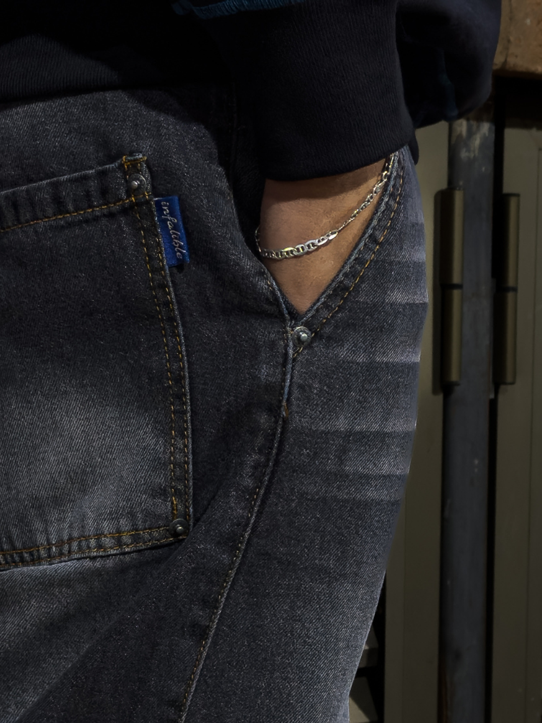 Jeans Semi-Baggy Negro Lavado 9.2oz – Infalible 4