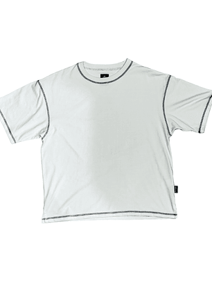 Polera Oversize Blanca Costuras Contrastantes