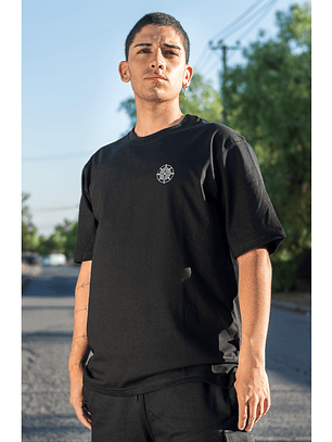 Polera Negra Semi Oversize