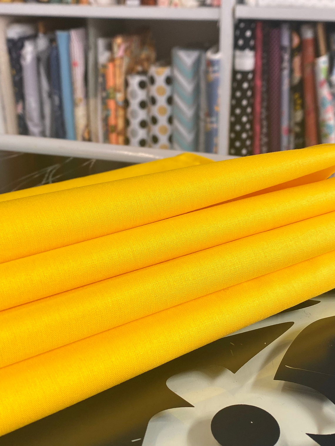 Tecido Liso Amarelo canário 1