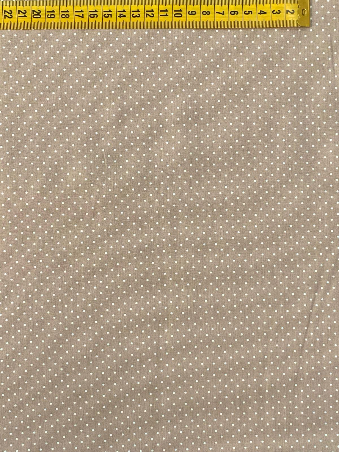 Tecido Bege Com Pintinhas 1