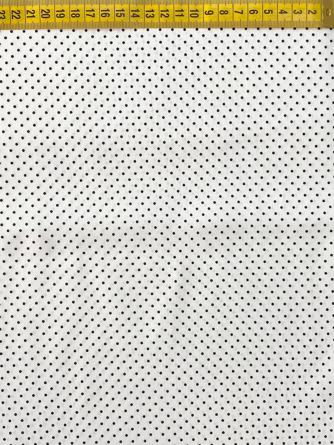 Tecido Branco Com Pintinhas Pretas 1