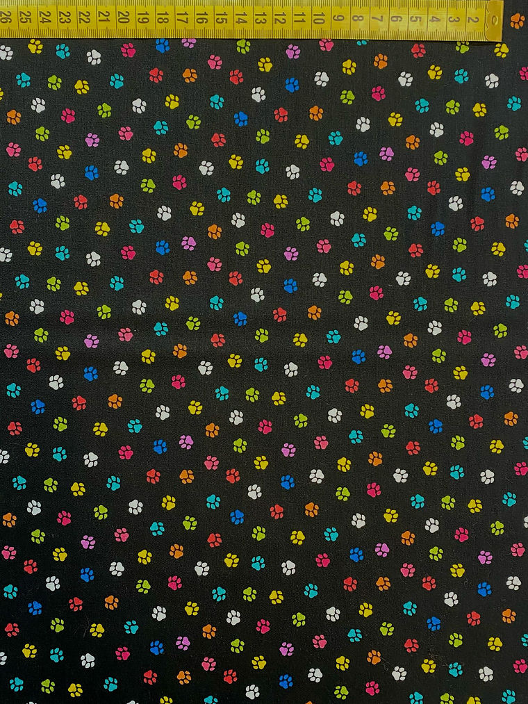 Tecido Preto Com Patinhas De Cão  1