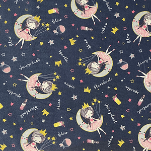 Tecido Com Bonecas Fundo Azul Escuro