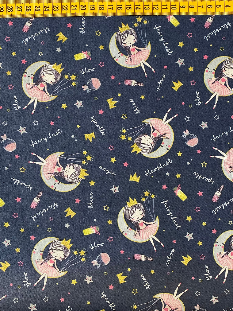 Tecido Com Bonecas Fundo Azul Escuro 1