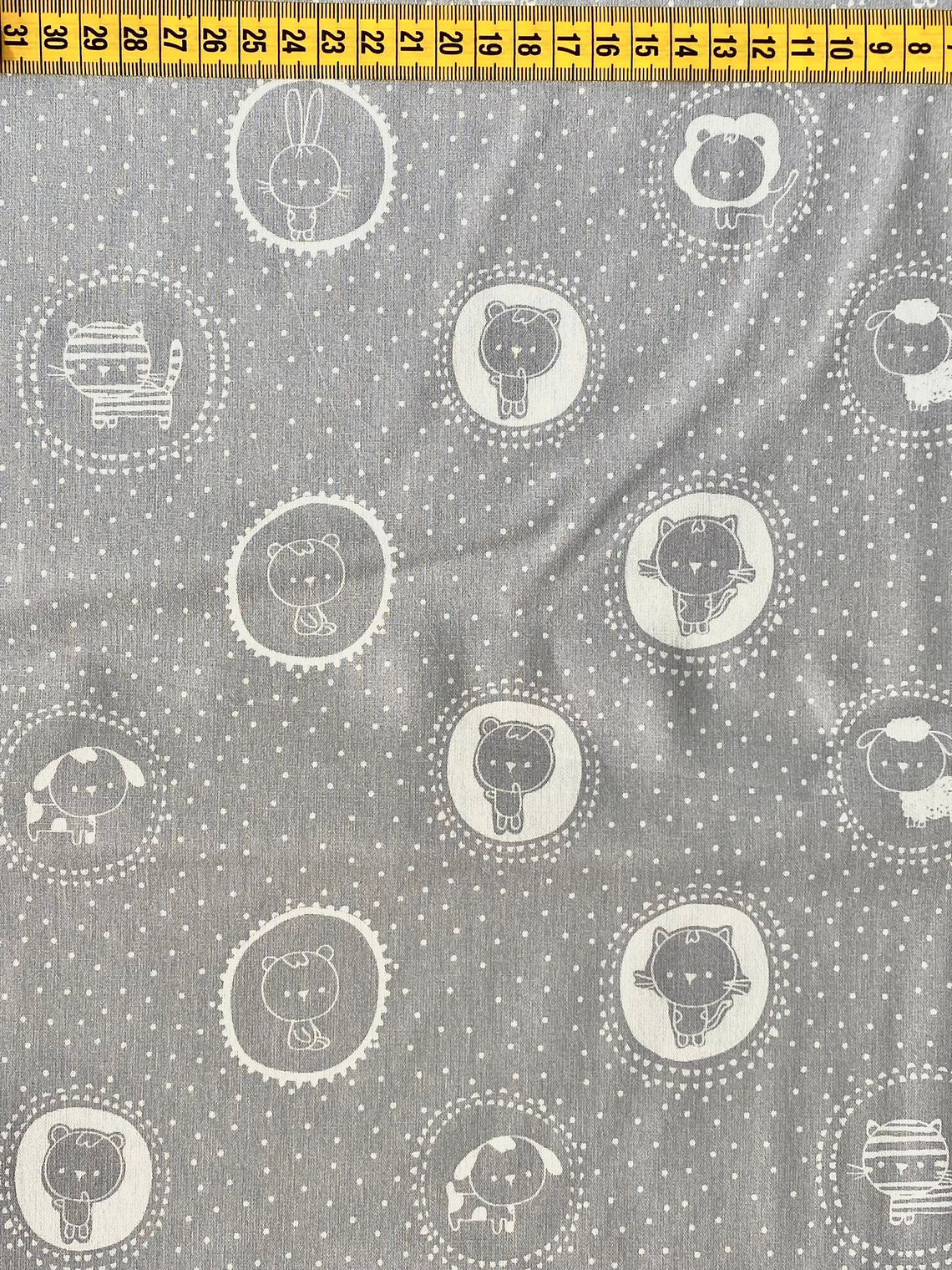 Tecido Com Gatinhos Fundo Cinza  1