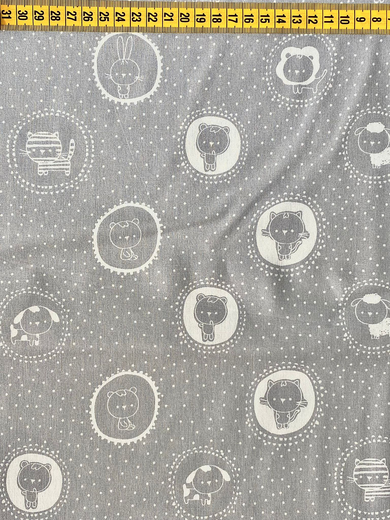 Tecido Com Gatinhos Fundo Cinza  1