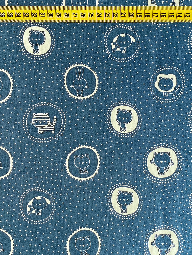 Tecido Com Gatos Fundo Azul Marinho 1