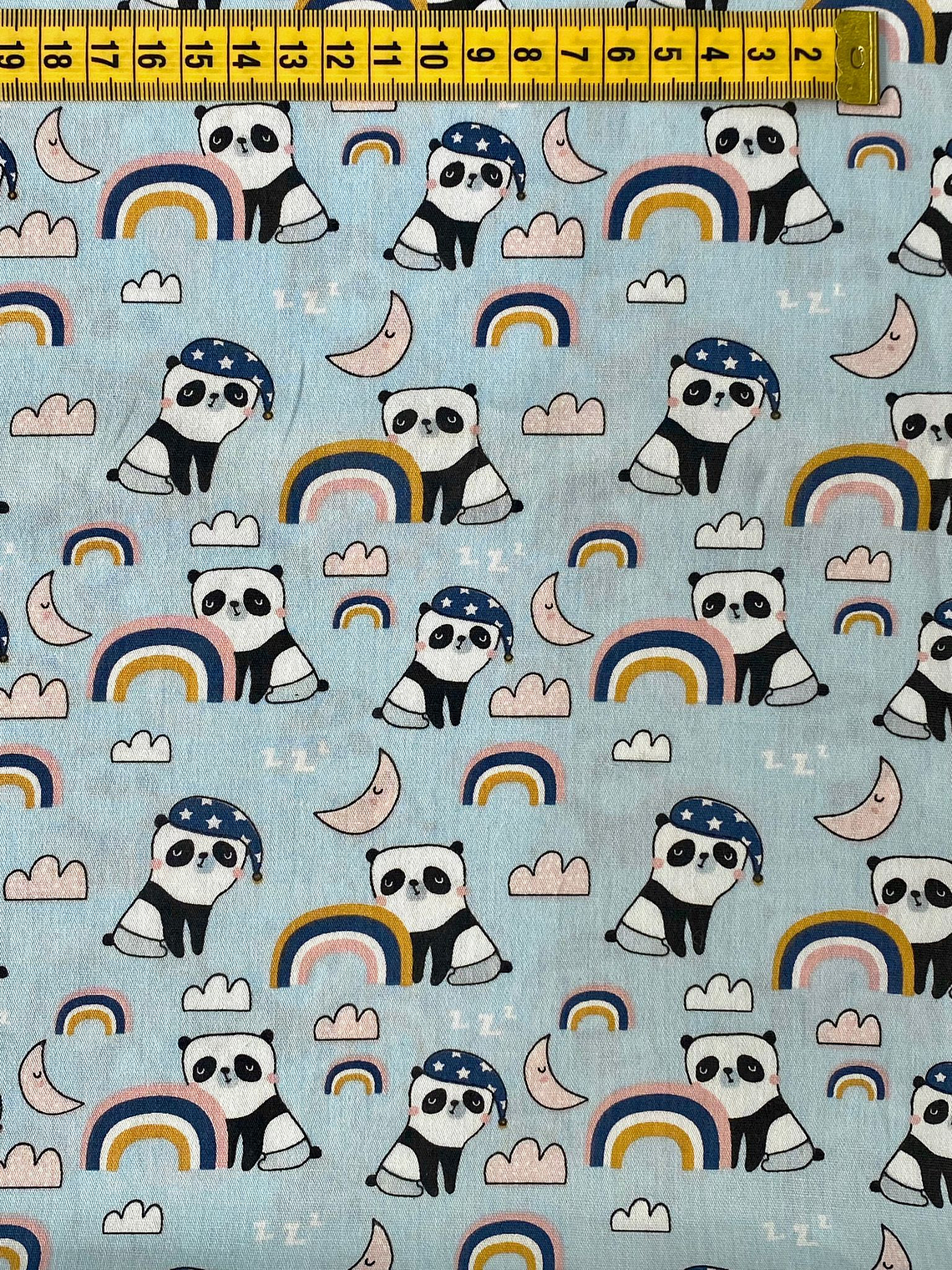 Tecido Com Pandinhas  1