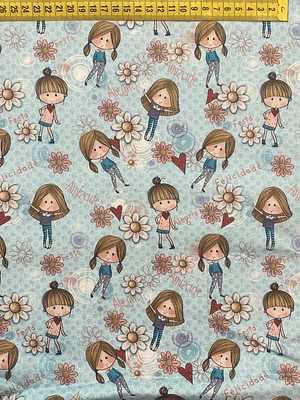 Tecido Com Bonecas E Flores Fundo Azul 