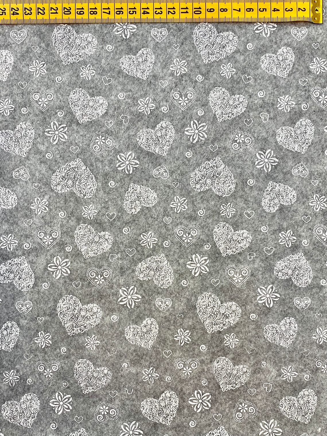 Feltro Cinza Matizado Com Corações  1