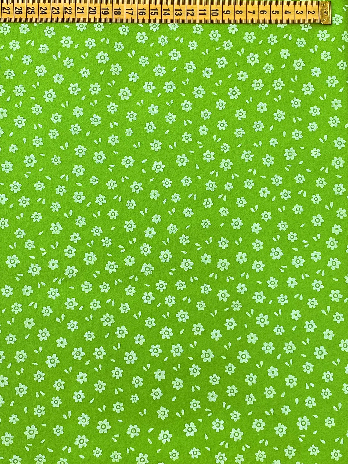 Feltro Verde Alface Com Flores 1