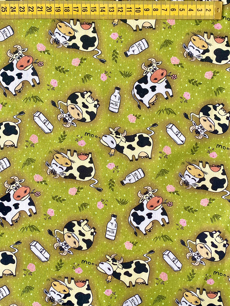 Tecido Verde Com Vaquinhas  1