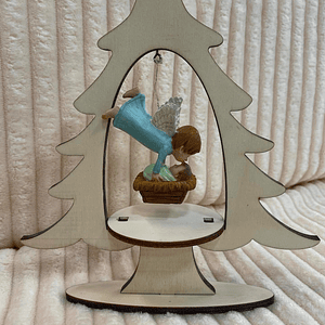 ANJO C/MENINO NO CESTO