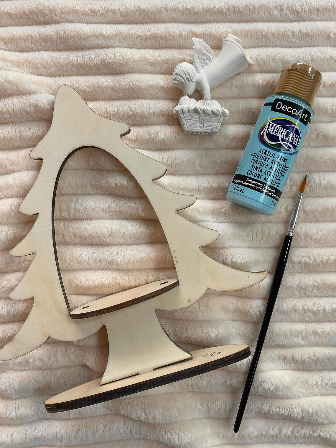 ANJO C/MENINO NO CESTO 3