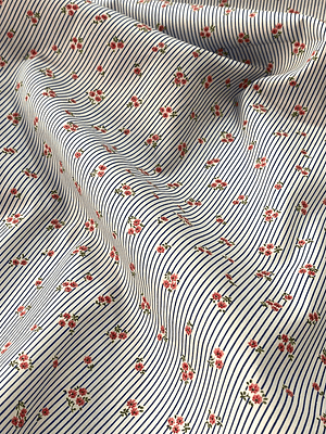 Tecido às riscas com florzinhas 