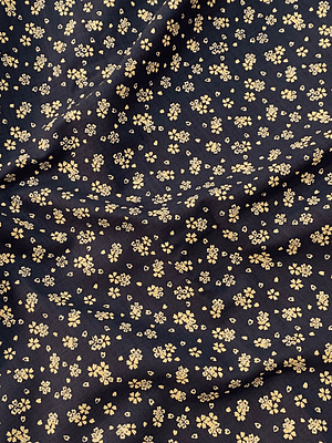 Tecido azul escuro com florzinhas beges 