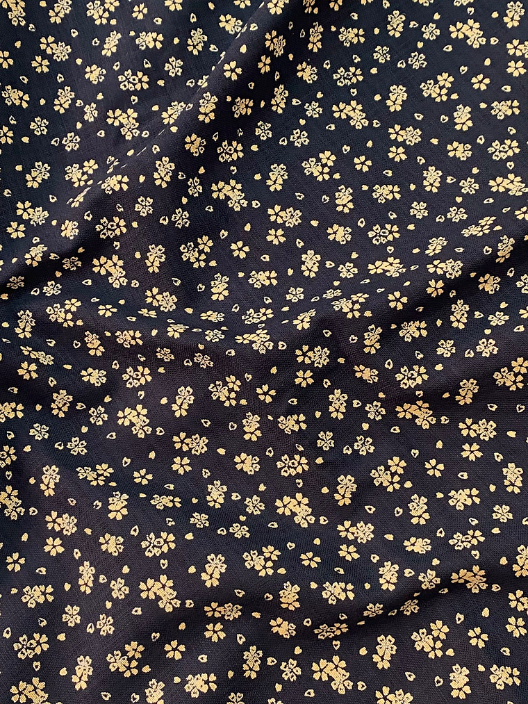 Tecido azul escuro com florzinhas beges  1