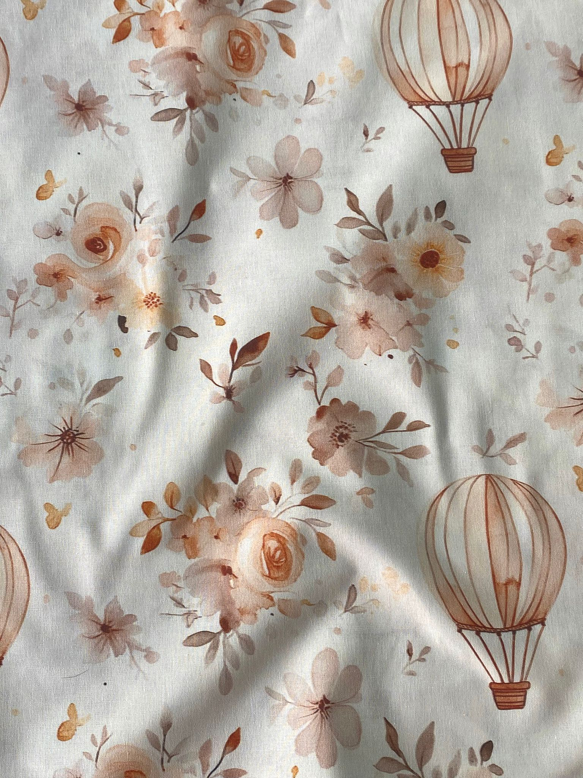 Tecido floral com balões de ar quente  1