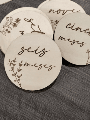 Placas de nascimento com florzinhas 