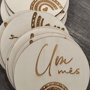 Placas de nascimento com arco íris 