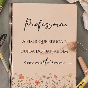 Capa de caderno personalizado com florzinhas 