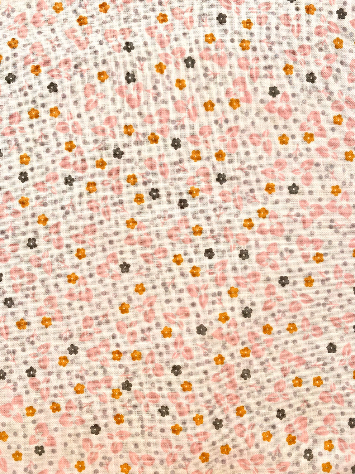 Tecido 100% algodão fustão branco com florzinhas  1