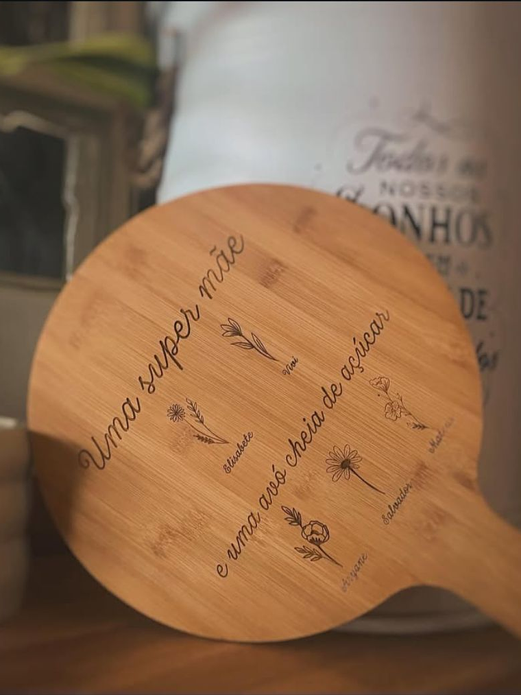 Tábua de cozinha personalizada com nomes da família  1