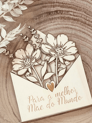 Envelope em madeira com flores para o dia da mãe 