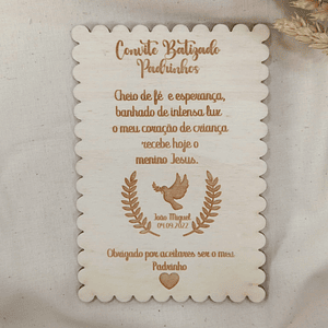 Convite batizado em madeira com gravação a laser