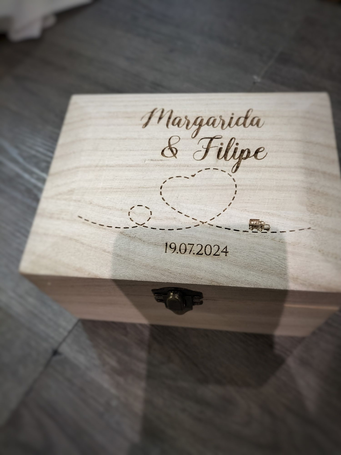 Caixa personalizada por fora e por dentro  1