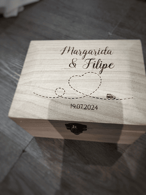 Caixa personalizada por fora e por dentro 