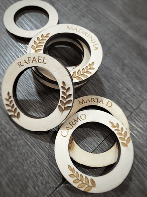 Anéis para guardanapos personalizados em madeira 