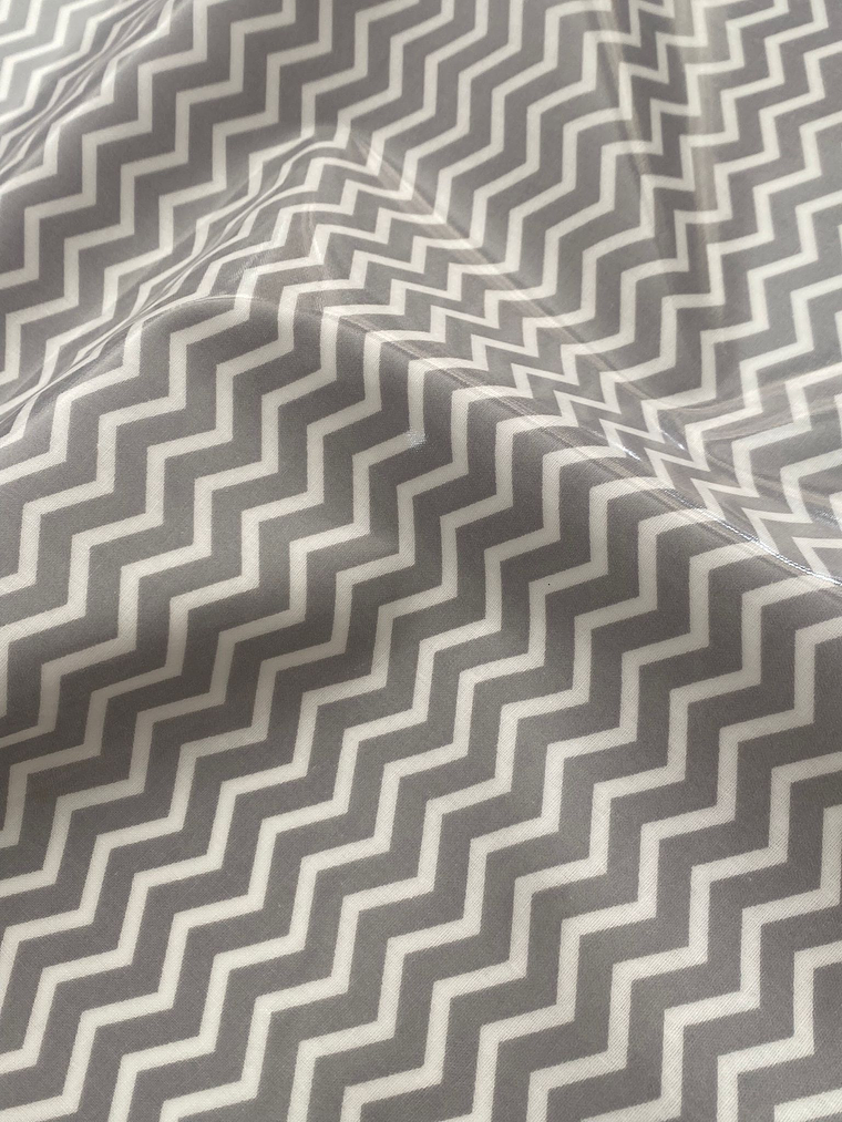Tecido plastificado em zigzag cinzento 1