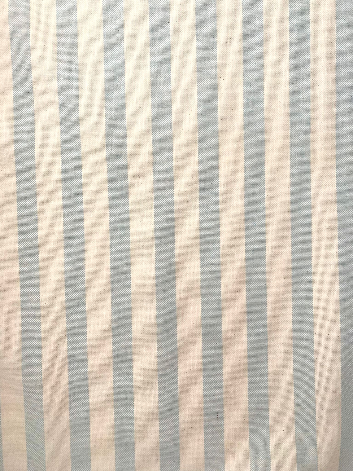 Tecido resinado com listras azuis  1