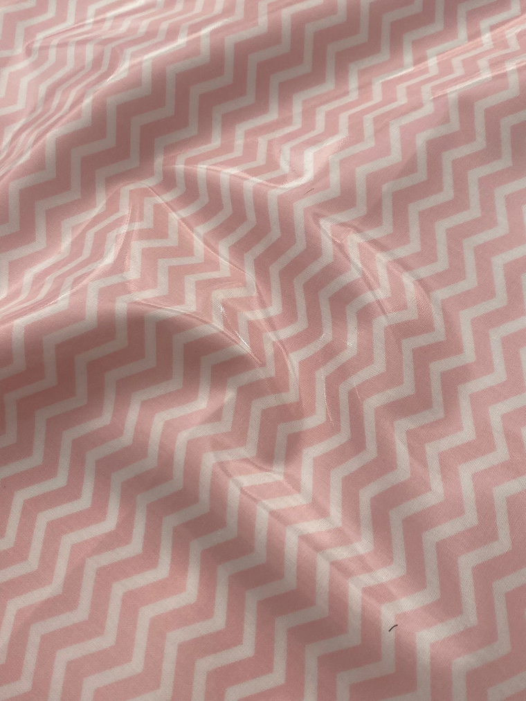 Tecido plastificado em zigzag rosa claro 1