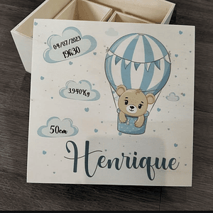 Caixa personalizada para bebé com caixinhas dentro